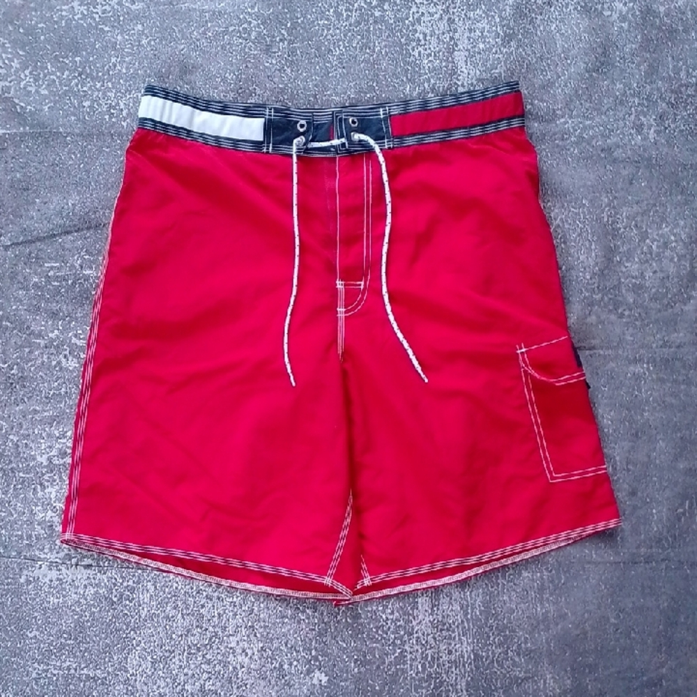 TOMMY HILFIGER CLASSIC STYLE RED SHORTS